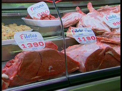 Carne expuesta en un mostrador refrigerado. Imagen de sciencepics.org con licencia Creative Commons